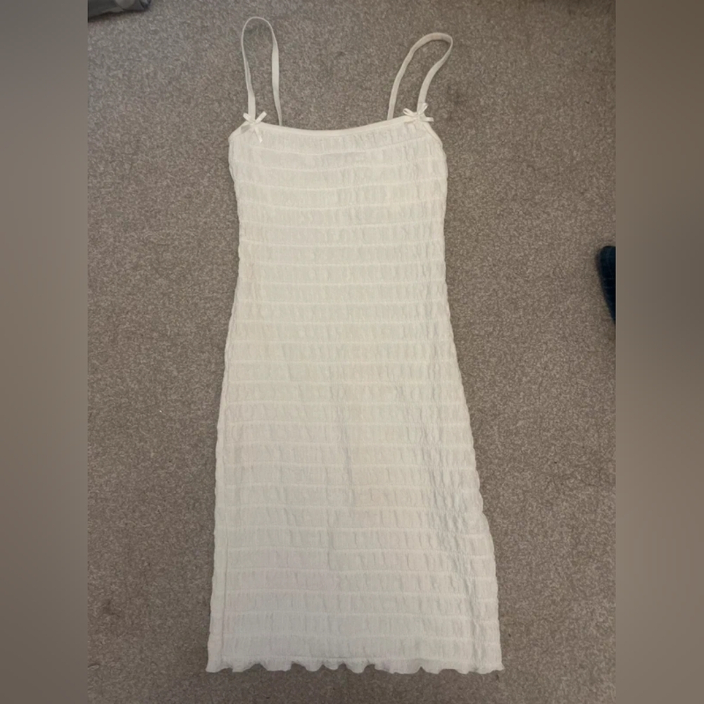 Elegant White Sleeveless Dress